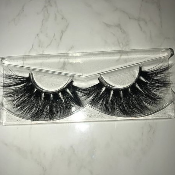 Soft, fluffy Mink lashes! $10 only - Picture 2 of 6